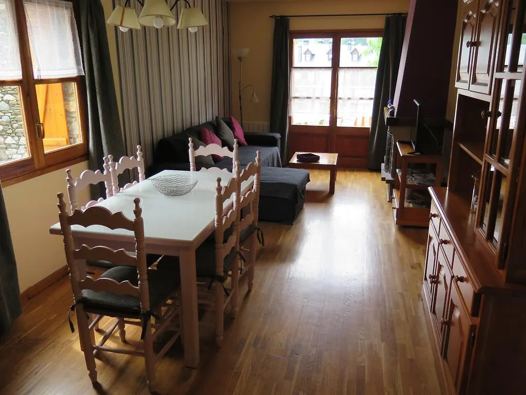 Apartaments El Ribal Valencia D'Aneu 0*,  Spain